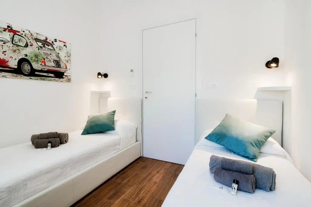 White Loft Como Center - By House Of Travelers