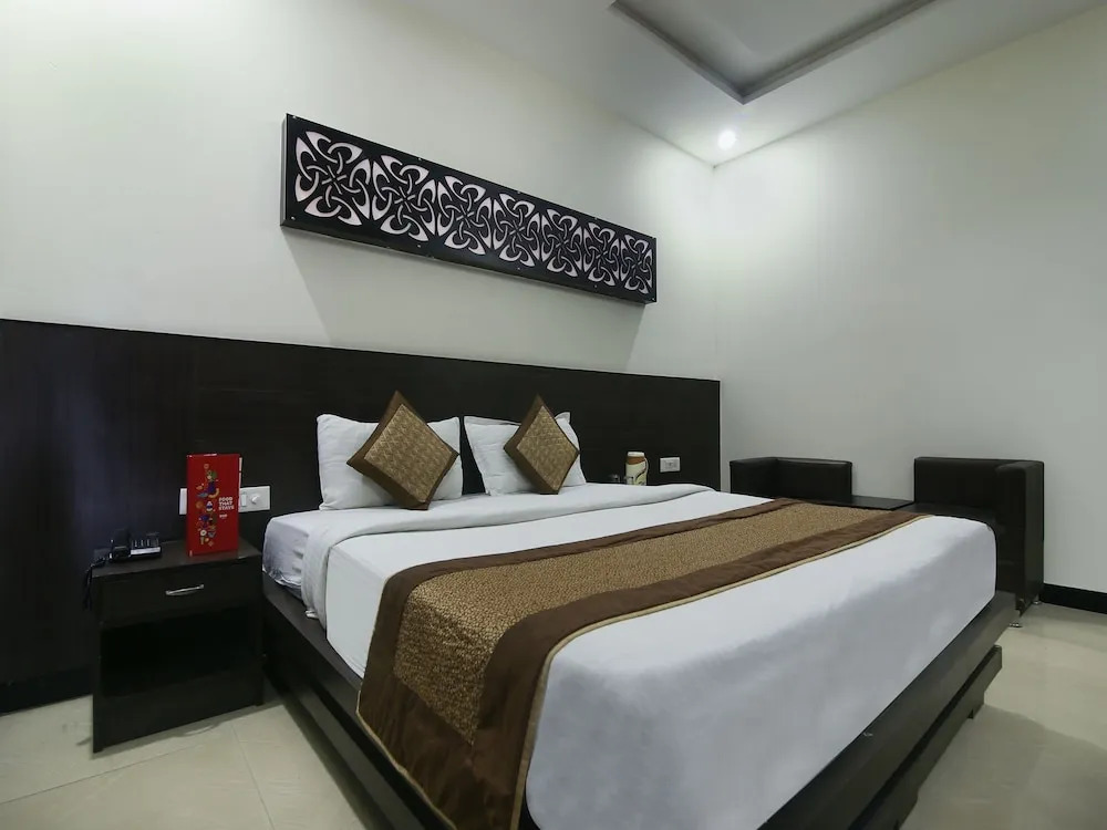 Capital O 4012 Hotel Agra Cantt