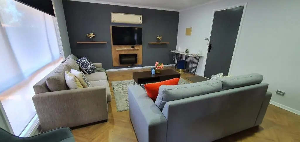 Flamingo Rentals - Modern 2-bed unit with SPA ideal for holiday and business travel