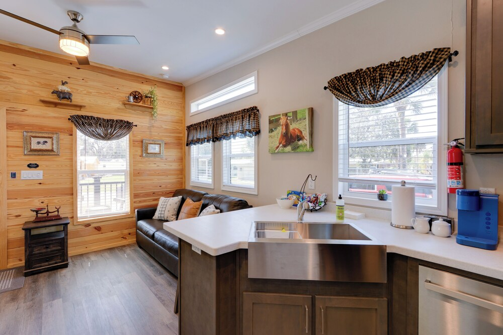Rodeo Thrills & Backyard Bbqs! Lake Wales Retreat