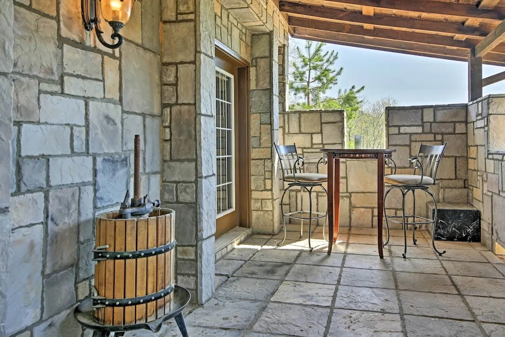 11 Mi to Dtwn: Murphy Gem w/ Hot Tub & Mtn Views!