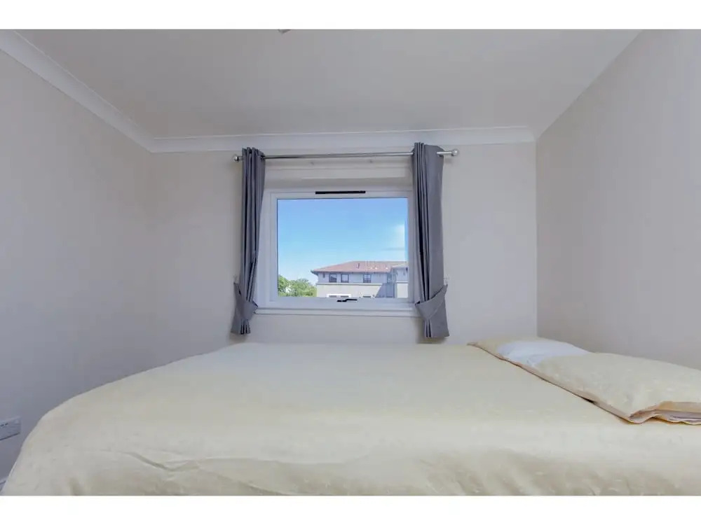 Lovely Upgraded Modern Flat in North Edinburgh