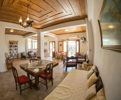 Pantheon Apartments & Studios