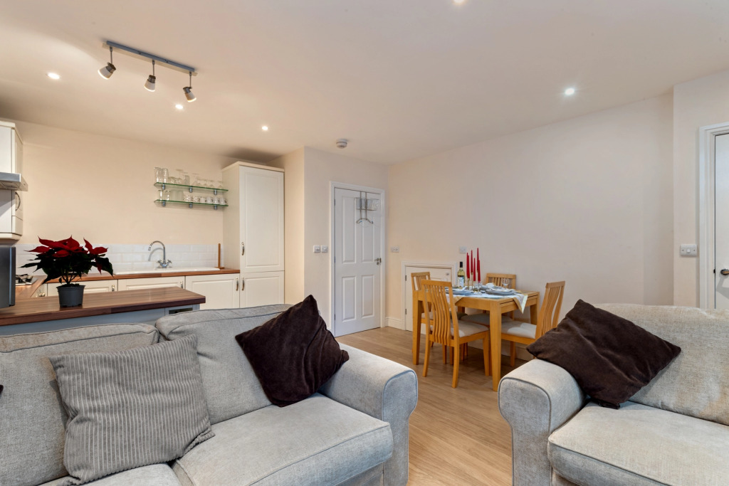 Park Place Court - Close to Town Centre and Beach