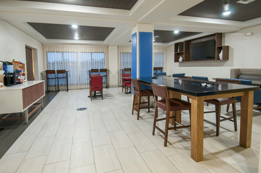 Holiday Inn Express Hotel & Suites Biloxi- Ocean Springs by IHG