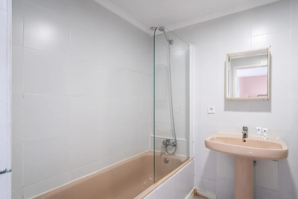 Large Flat w/ Terrace | Ace Location @ Aliados