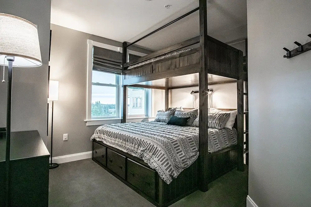 2 Br Seneca Condo 200 Beautiful Vista Views