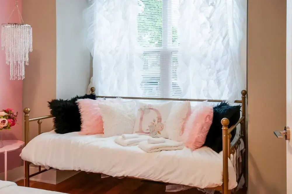Booking Fast 12 Beds-large Yard