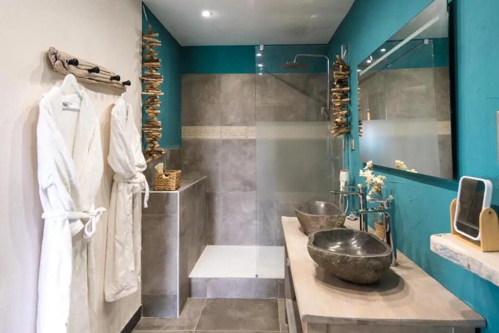 LE MAS DES COLOMBES Chambres dhôtes B&B & SPA