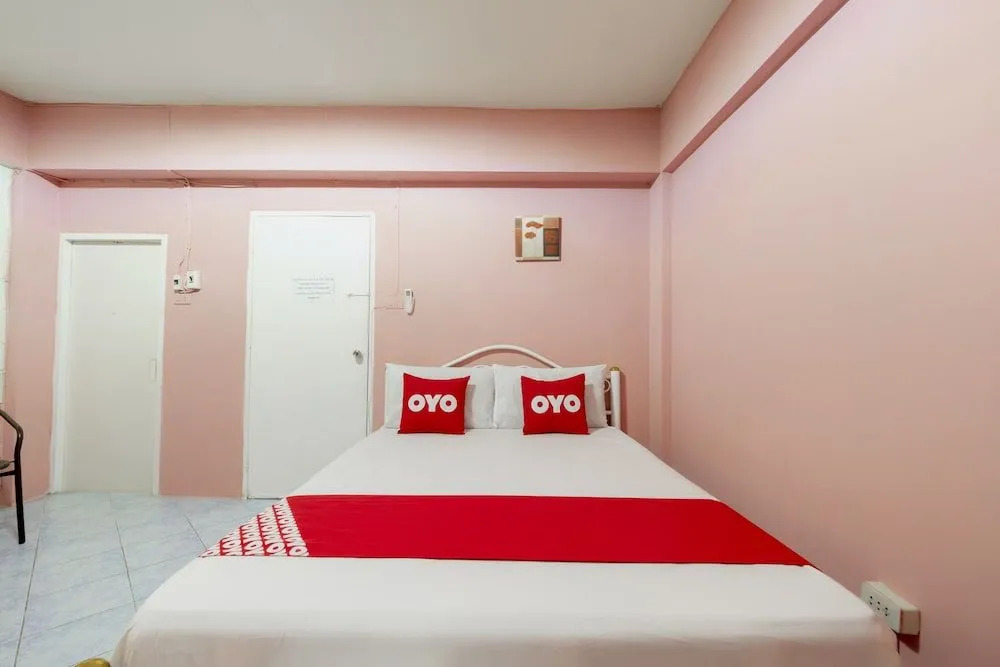 OYO 1099 Star House