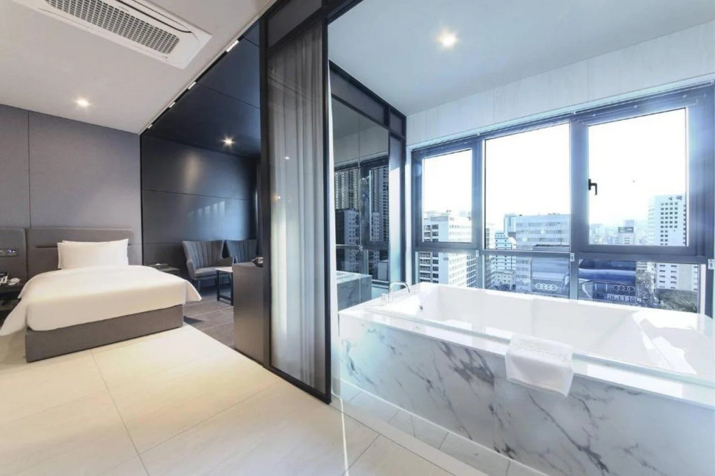 Gray Hotel Busan Station