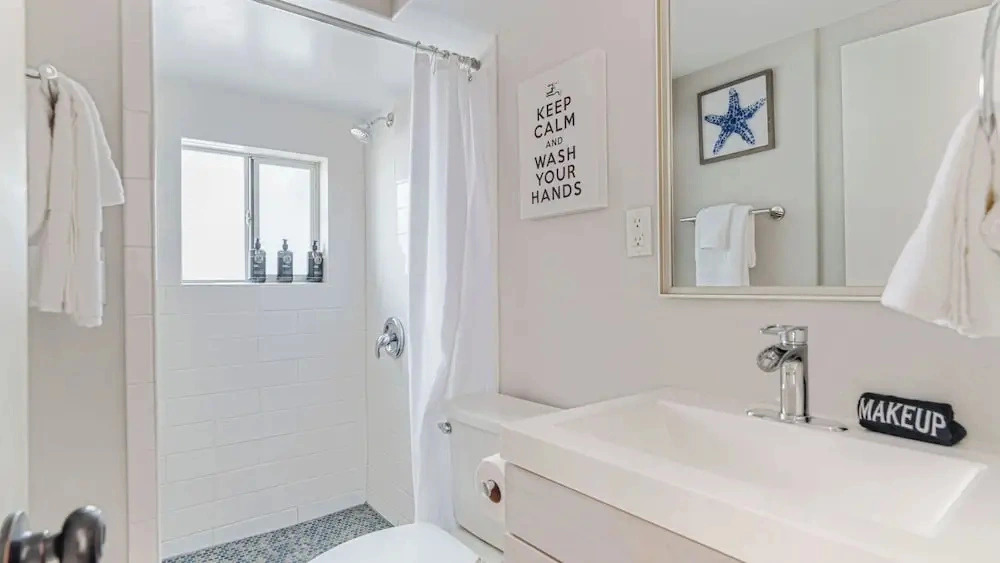 Ormond Court Unit 2 by Avantstay Walk to Sand Shared Patio + BBQ Beachside Retreat