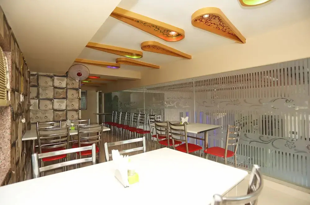 Oyo 23395 Hotel Taj & Restaurant