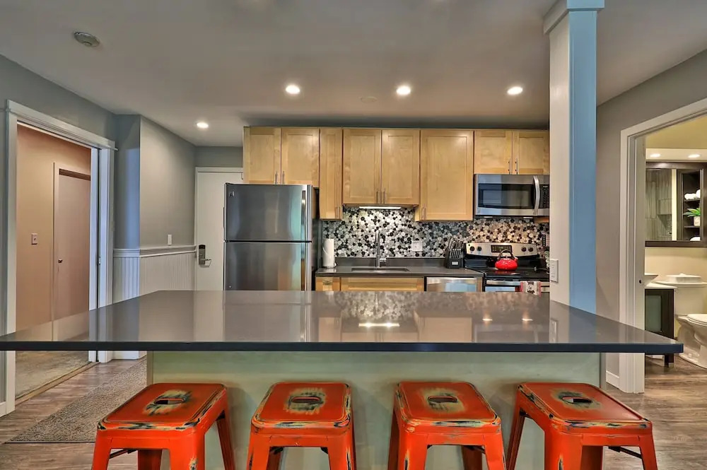 Kcis 332 - ☆ Hot ☆ Suite! New, Fireplace, Pool, 2rm, 2ba