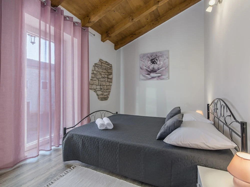 Beautiful Stone House with Large Garden And Private Pool