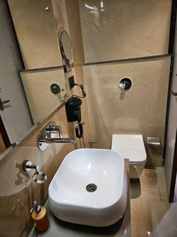 Four Leaf Hotel - AKOSHA