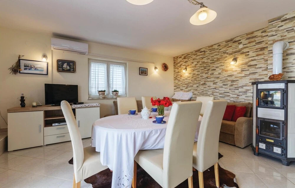 Four-Bedroom Holiday Home In Vodnjan