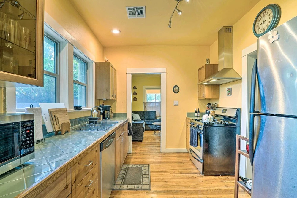 Cozy Las Cruces Gem: Fire Pit, Patio & Views!