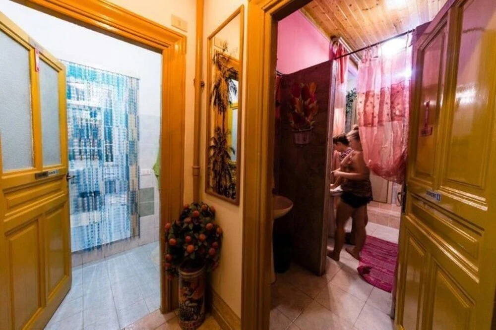 SUNSHINE HOSTEL