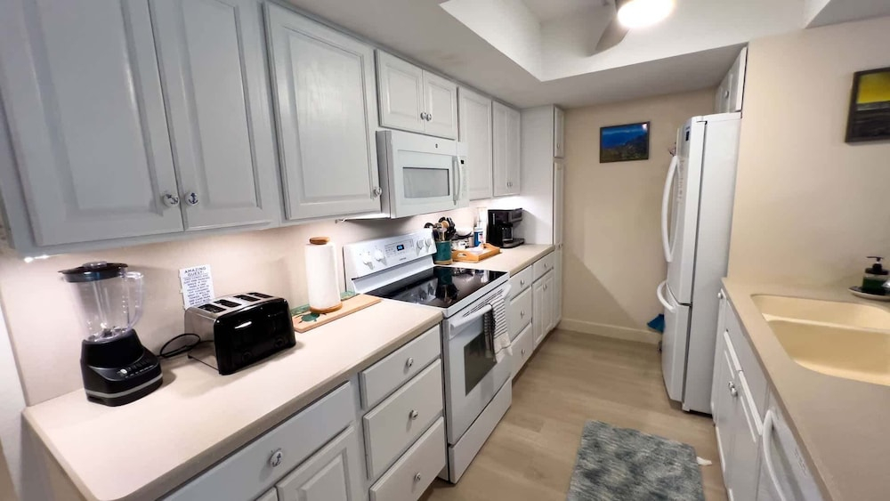 Peaceful, Big Patio, Pool, Near Beach 2 Bedroom Apts