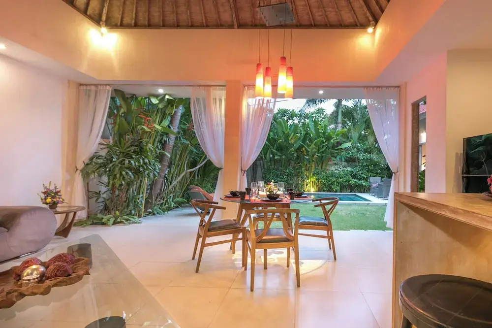 Villa Briana Seminyak by Villas R Us