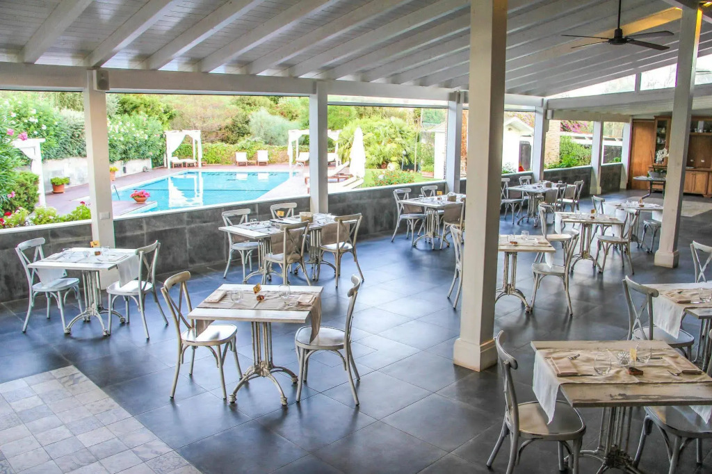 Albaruja Hotel