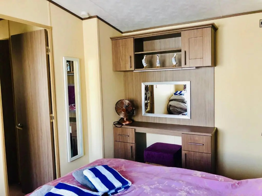 Family Seaside Retreat Private Stay at 5-Star Rockley Holiday Park Poole