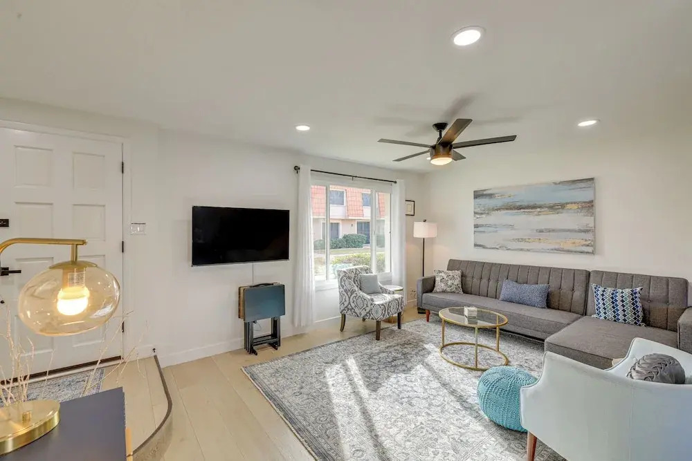 2 Mi to Old Town! Dog-friendly Condo w/ Pool