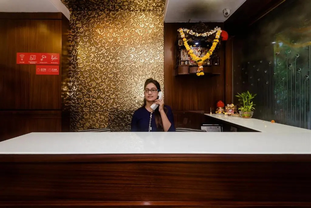 OYO 5352 Hotel Airport Metro