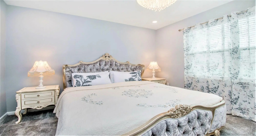 Bright 2BR Home in Championsgate Resort Near Disney