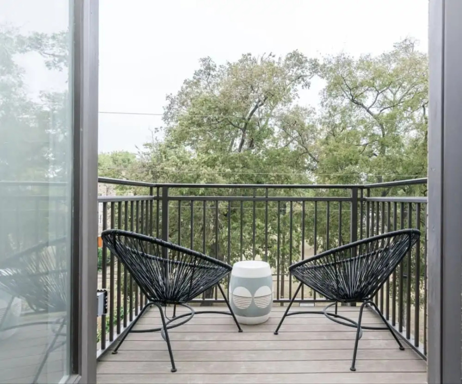 CozySuites Music Row Bold 1BR in Midtown Nashville