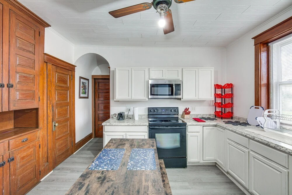 Lovely Lancaster Aptartment in Walkable Location!