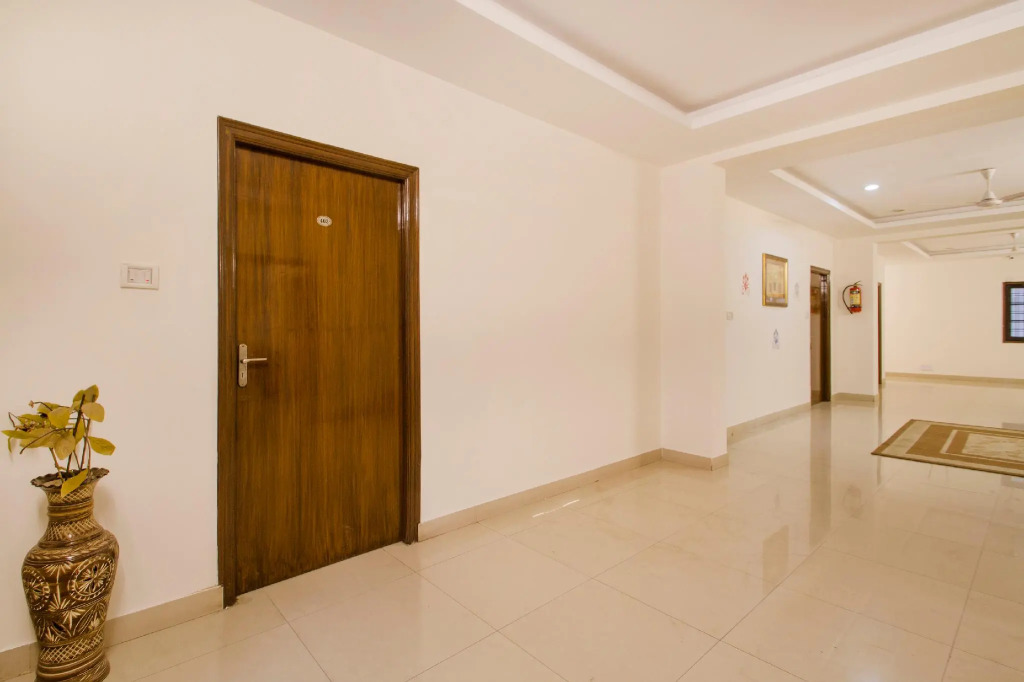 OYO 11400 The Down Town Suites