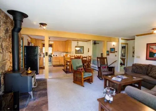 Forest Retreat Rental Cabin