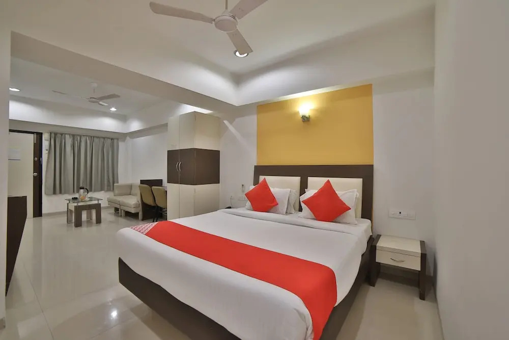 OYO 35378 Galaxy Residency
