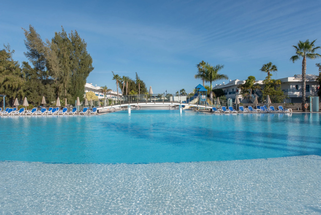 Отель THB Tropical Island