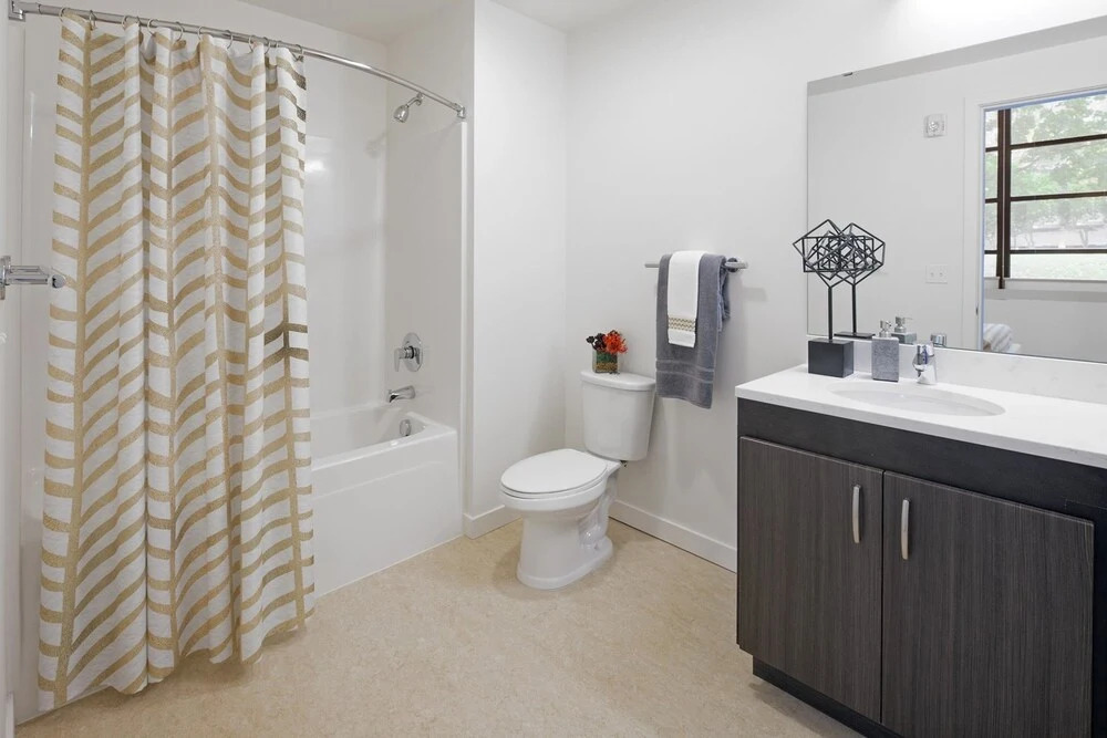 Hollywood Apartments by Barsala