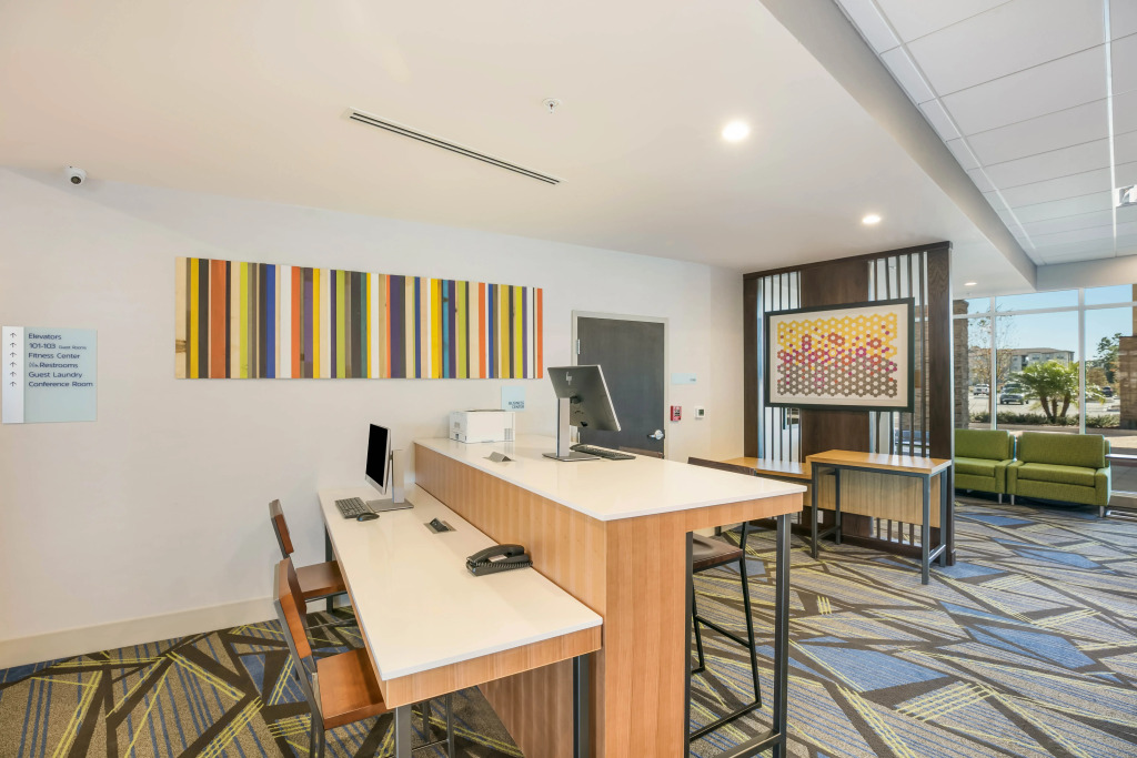Holiday Inn Express & Suites Jacksonville - Town Center by IHG
