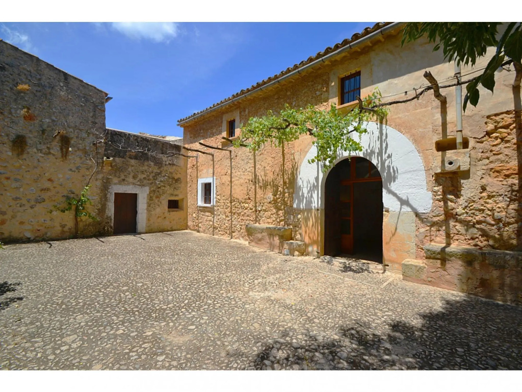 Luxuriously renovated Mallorcan country house for 10 pax