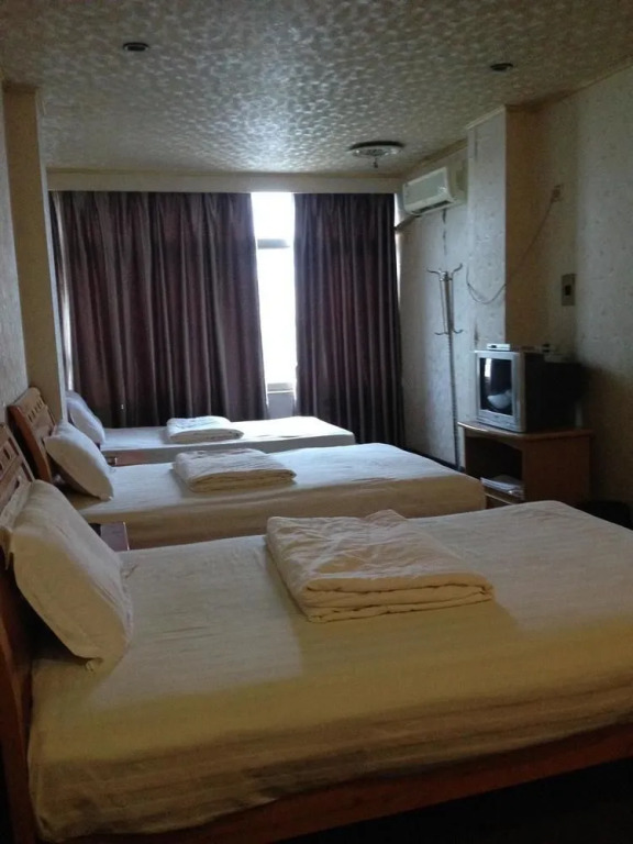 Qingyuan Yingdeqiaofeng Hotel