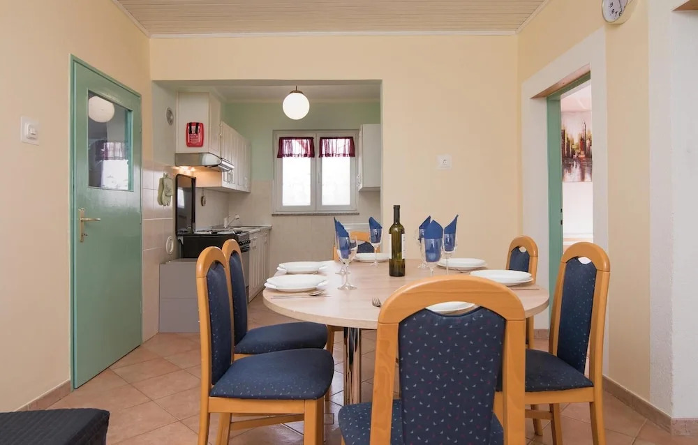 Amazing Home in Vinez With Wifi and 3 Bedrooms