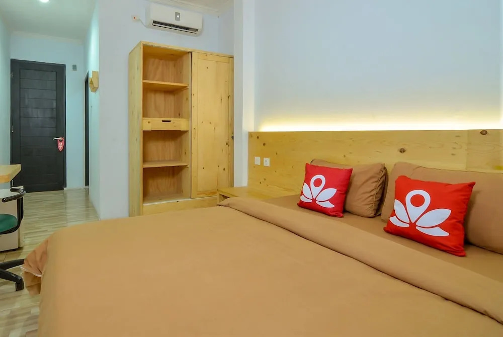 ZEN Rooms Near Darmawangsa Syariah