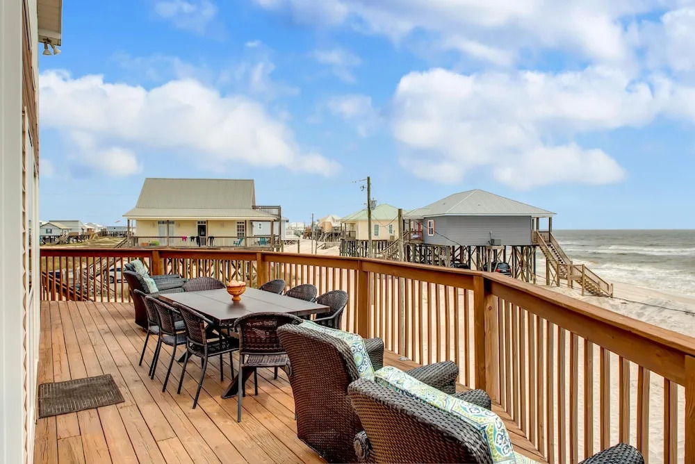 Wave Louder - 105 Spanish Ct