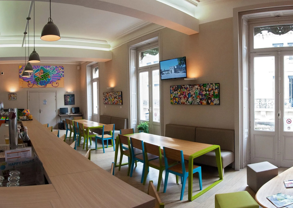 Pop Hostel