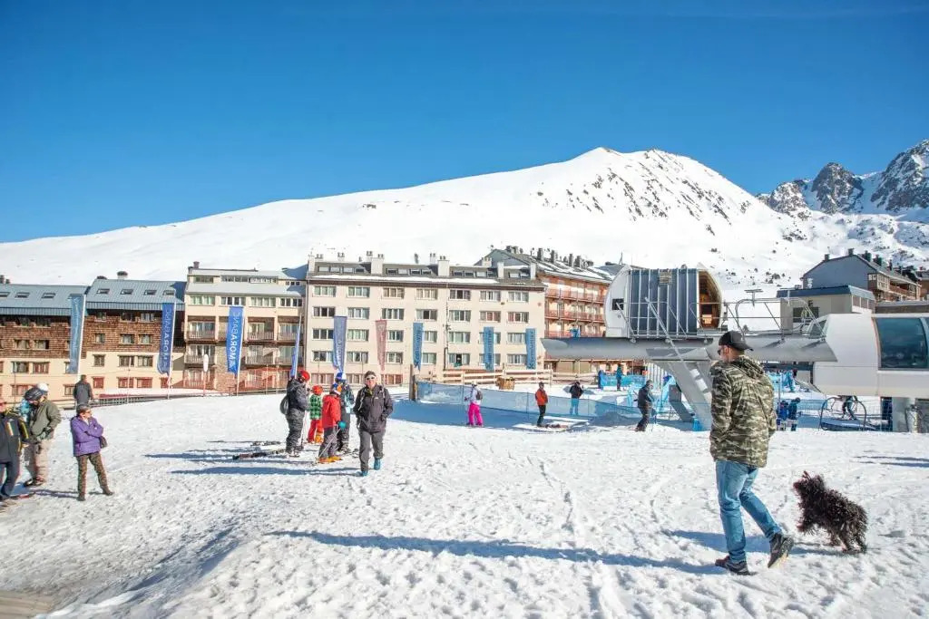 Apartment with 2 bedrooms in Pas de la Casa with wonderful mountain view balcony and WiFi 200 m from the slopes
