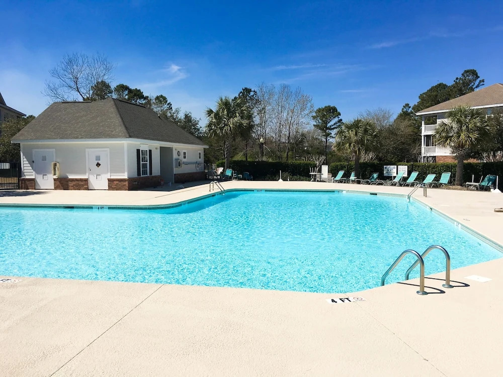 New Listing! Golfers Haven W/ Pool, Beach Shuttle 2 Bedroom Condo