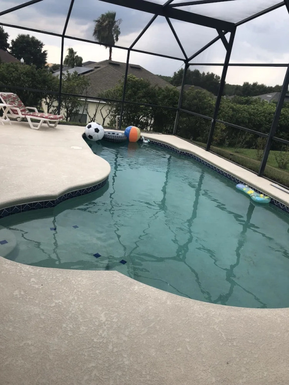 Gorgeous 4 Bed Home with Private Pool and Gamesroom in Disney Area (TR562DD)