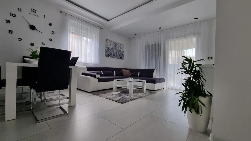Holiday House Gavran