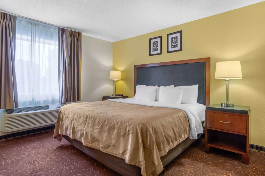 Spark by Hilton Lakewood Denver Southwest