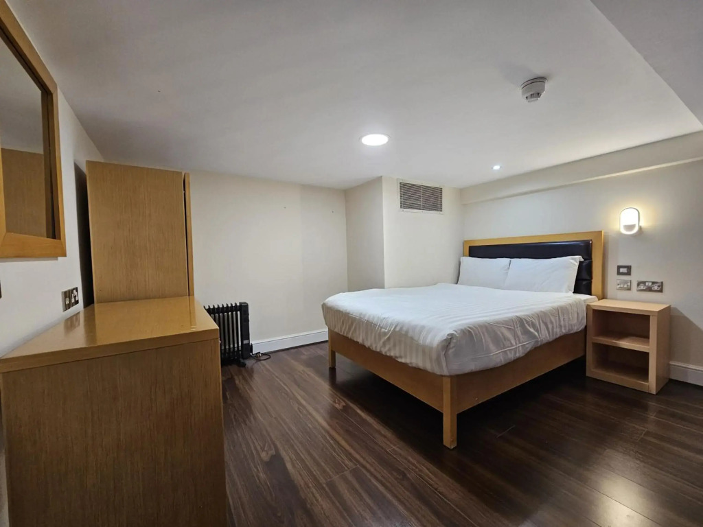 Cromwell Hotel